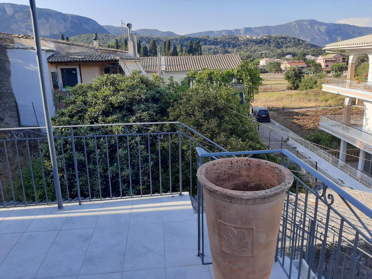 Villa Aspros - Traditionell, Ruhig Und Strandnah Liapades Exterior foto