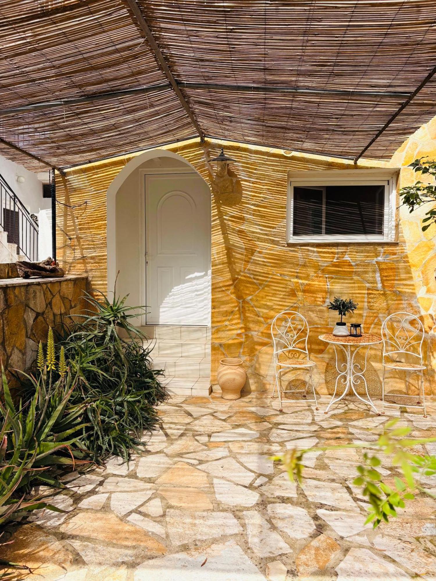 Villa Aspros - Traditionell, Ruhig Und Strandnah Liapades Exterior foto